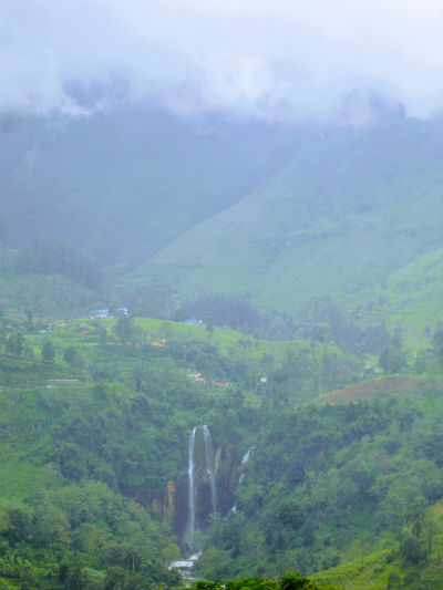 Smukt vandfald Sri Lanka